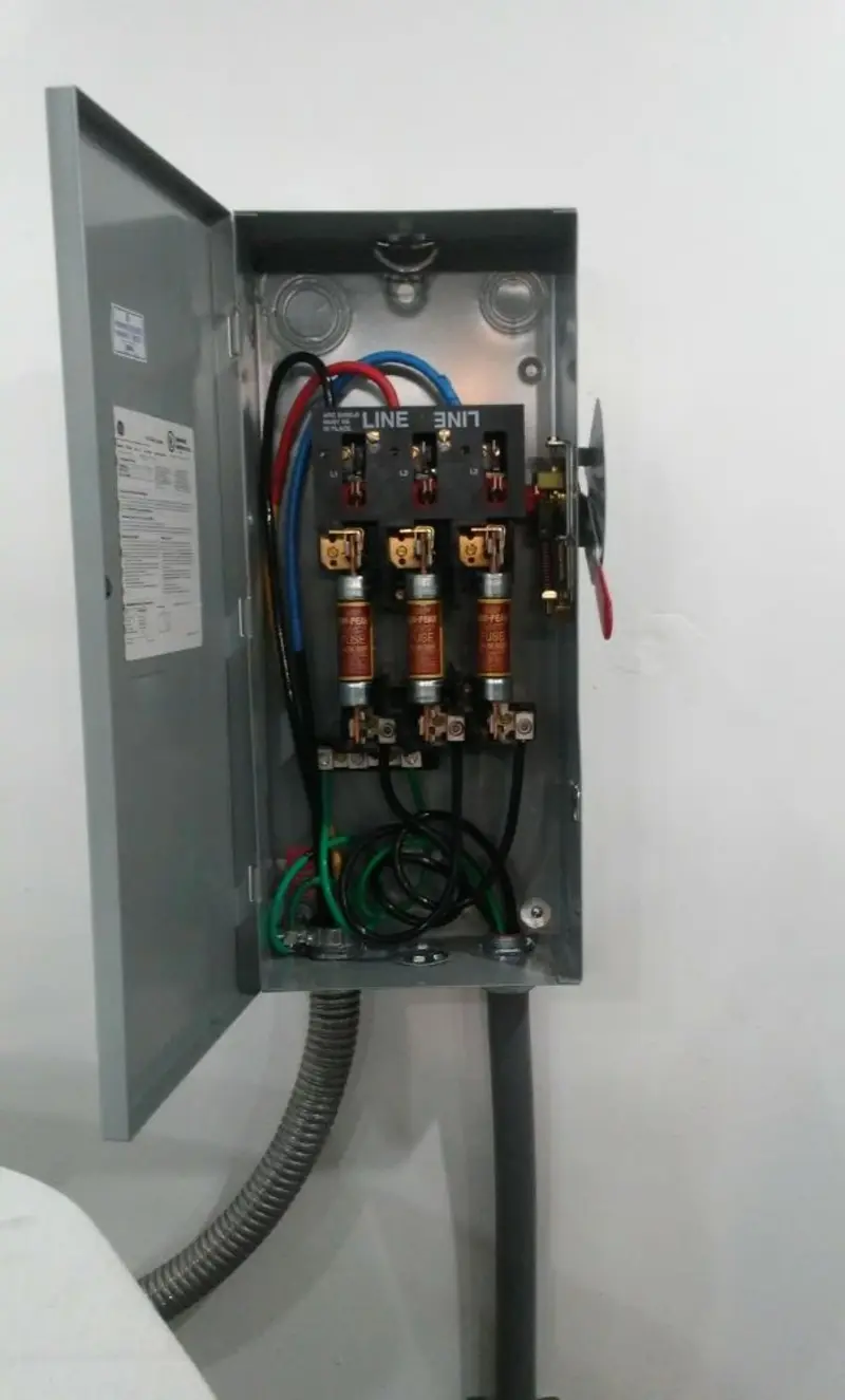 Three-phase disconnect switch installed for Smoke Detector Installation in Anadarko
